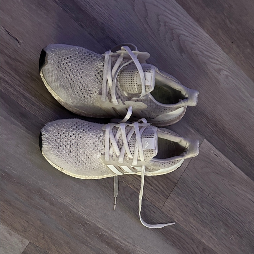 Ultra boost 🪽🪽White Athletic Sneakers almost new ultra boost
